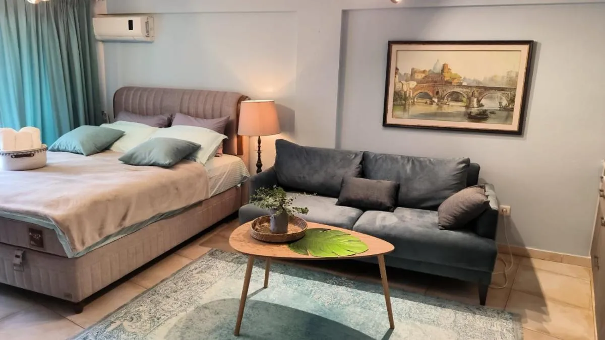 Image 2 of Center Blue & Green