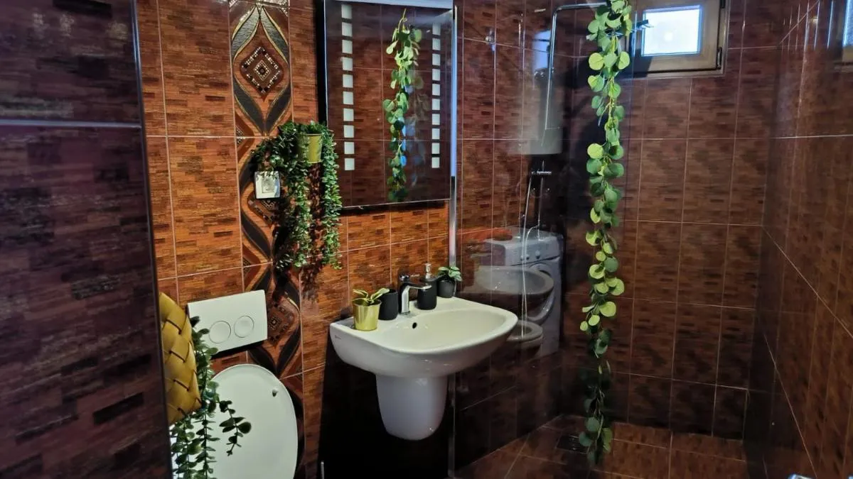 Image 1 of Centre Budva Green