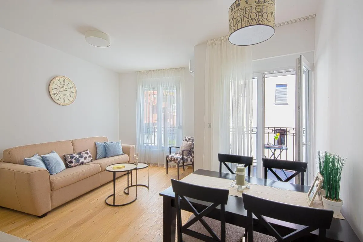 Image 3 of Chiron Apartments