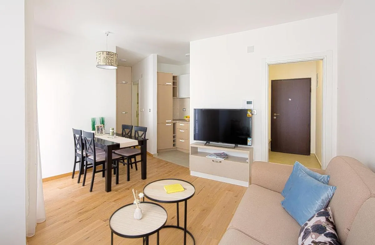 Image 4 of Chiron Apartments