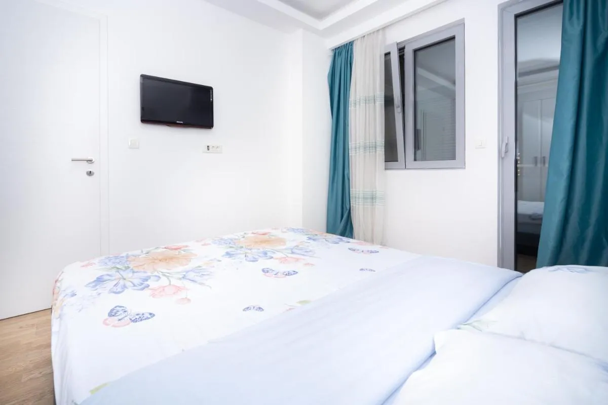 Image 1 of City center lux 2bdr apt with garage