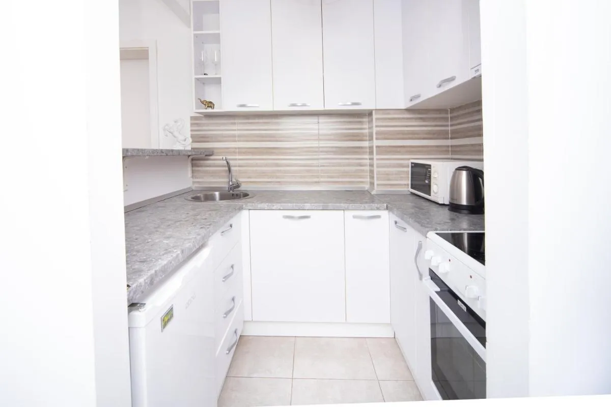 Image 2 of City center lux 2bdr apt with garage