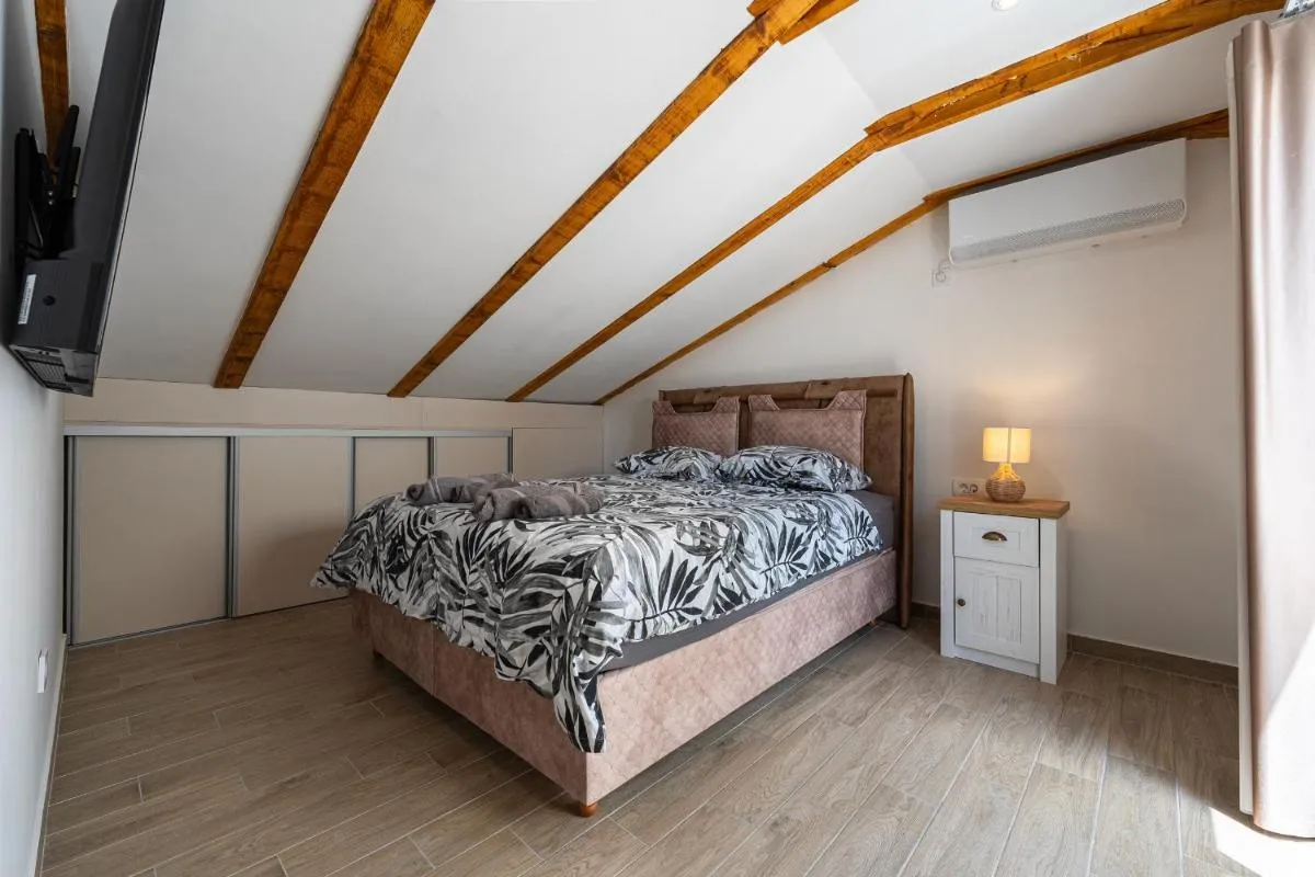 Image 2 of Cosy Duplex near Bus Station