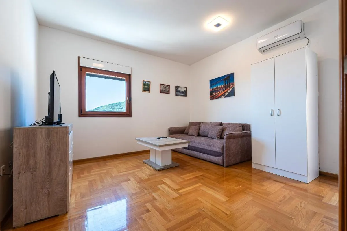 Image 2 of Cozy studio with terrace