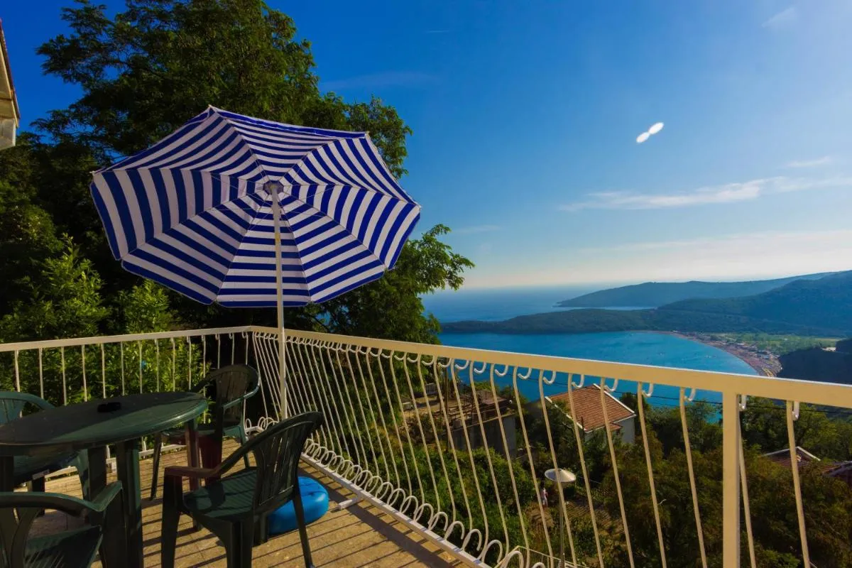 Image 2 of Do Re Mi Apartments