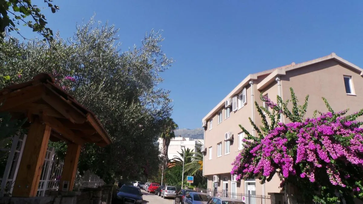 Image 5 of El Mar Apartments