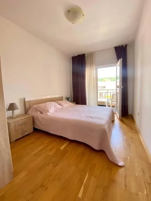 Image 3 of Fortune, 3 min to the beach