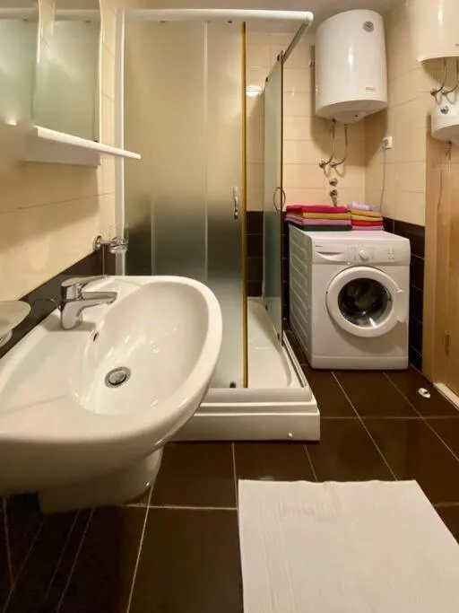 Image 4 of Fortune, 3 min to the beach