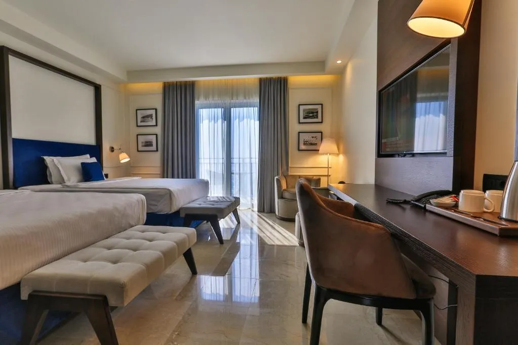 Image of Hotel California by Aycon