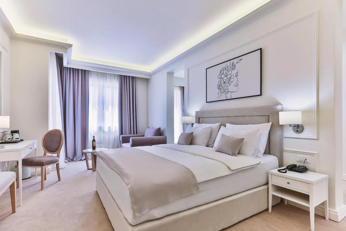 Image 2 of Hotel EDEN