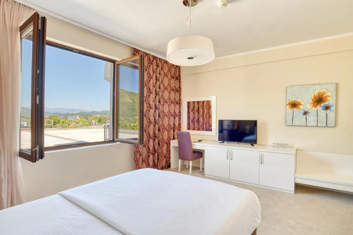 Image 1 of Hotel Opera Jaz