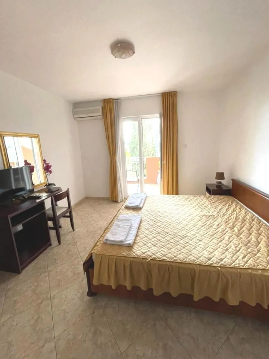 Image 4 of Hotel Suzana Budva