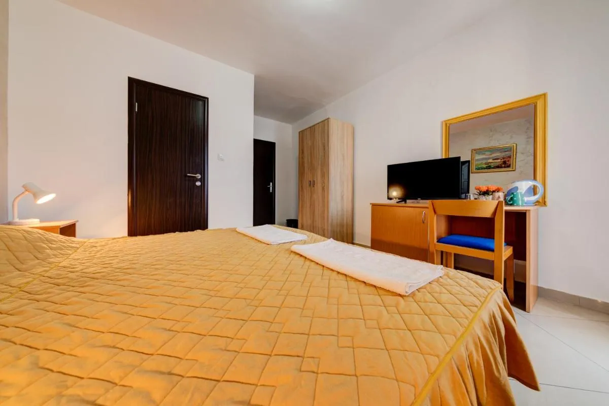 Image 2 of Hotel Suzana Budva