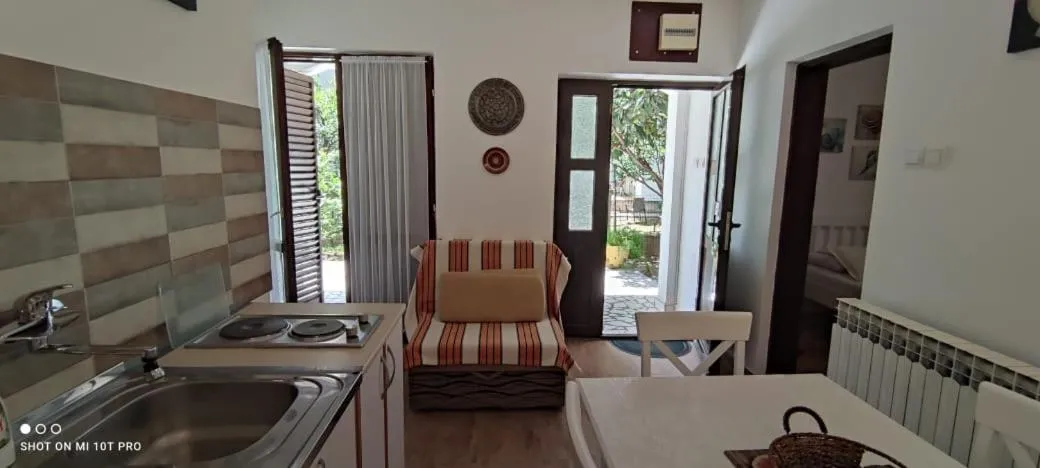 Image 2 of House Irena