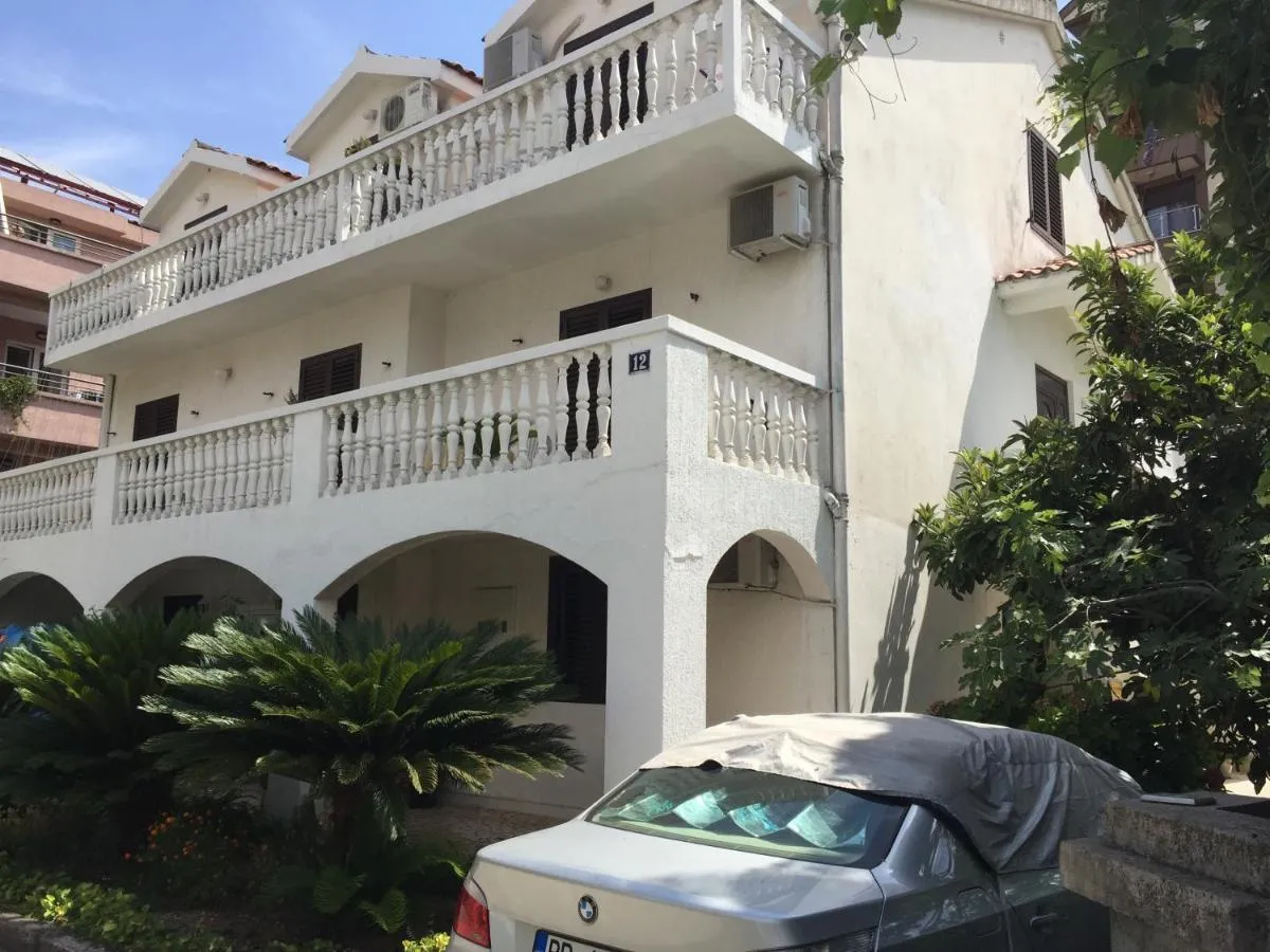 Image 4 of House Irena