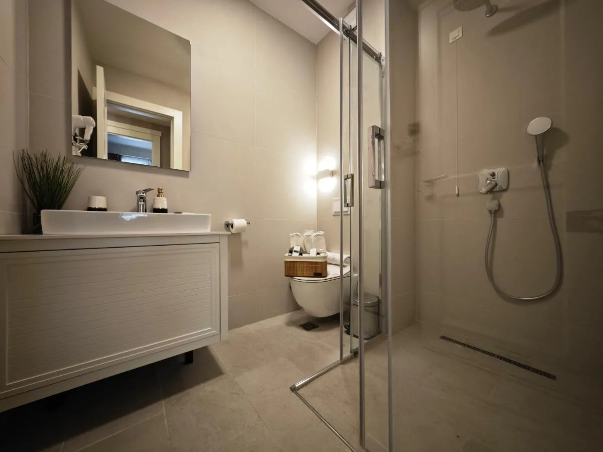 Image 2 of Invictus Hotel