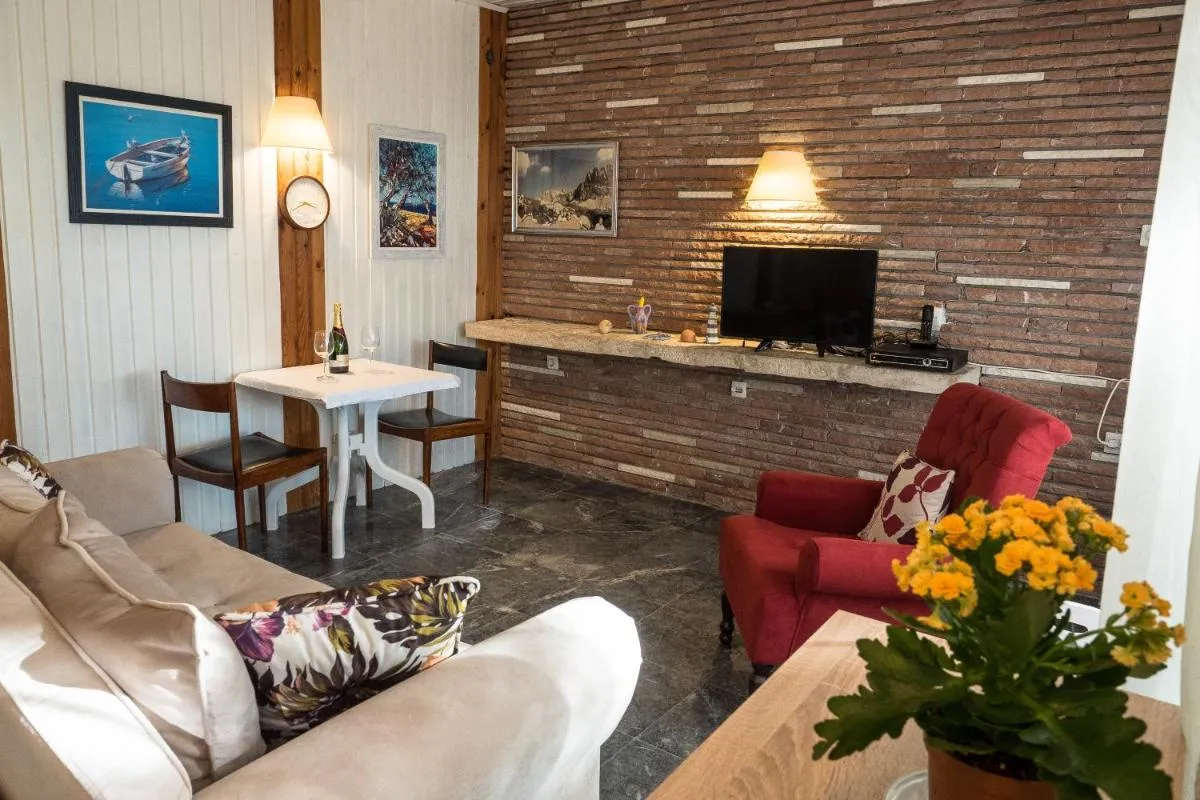 Image 4 of Kameliya Montesun Apartments