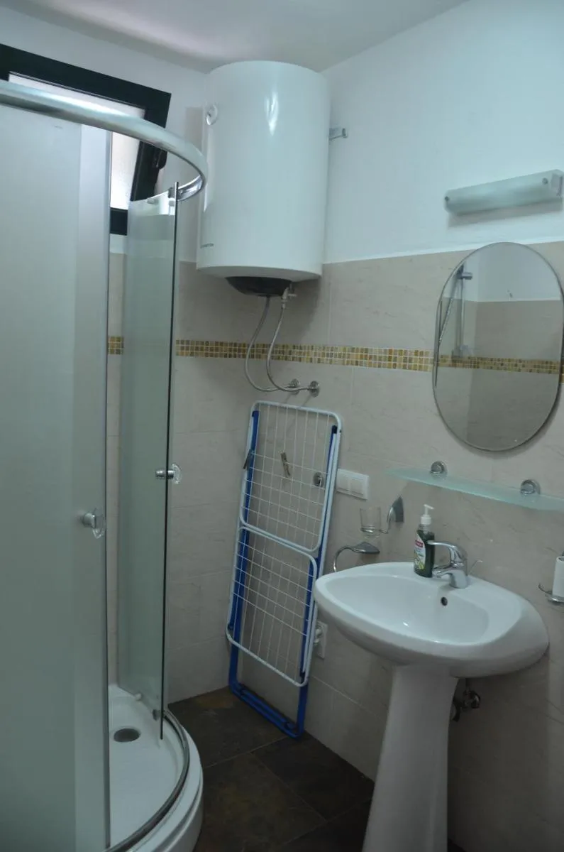 Image 3 of Lero Apartments