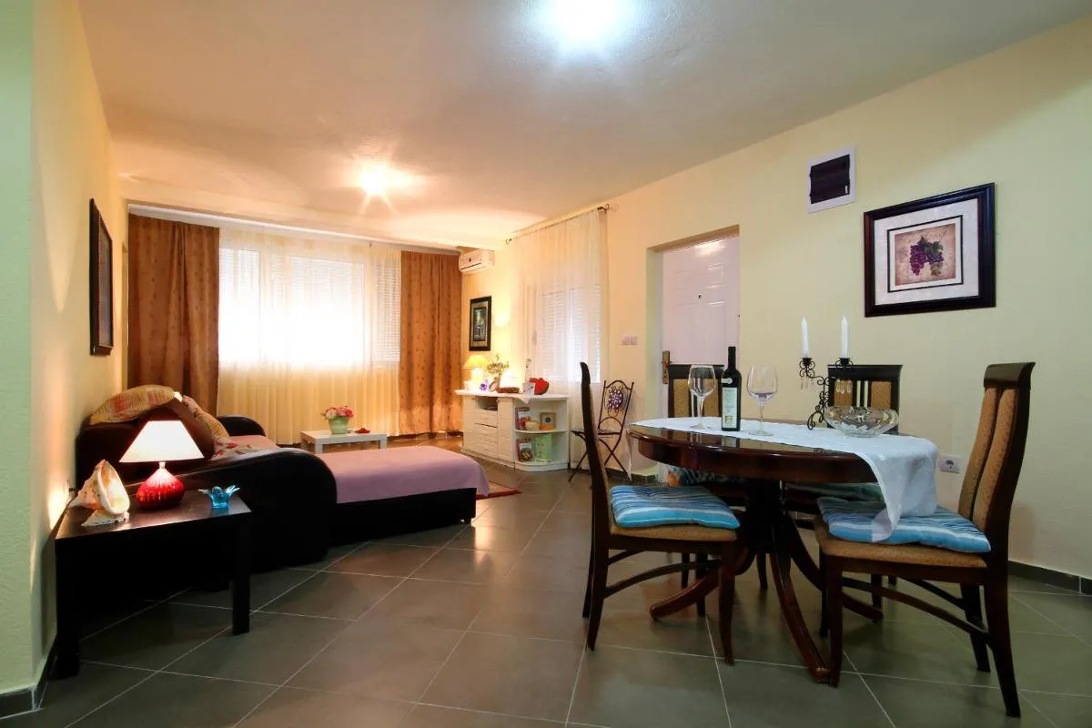 Image 3 of Lighthouse Apartments