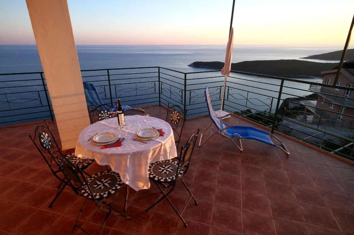 Image 4 of Lighthouse Apartments