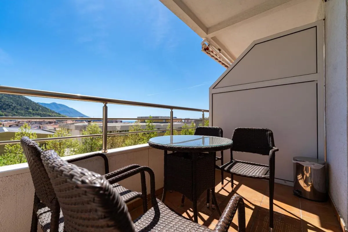 Image 2 of Lovely Studio with Panoramic City View