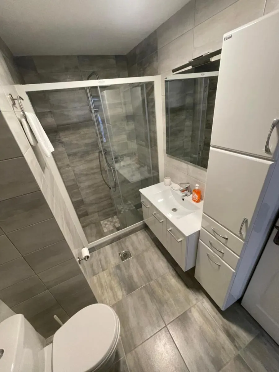 Image 2 of Luna Apartments