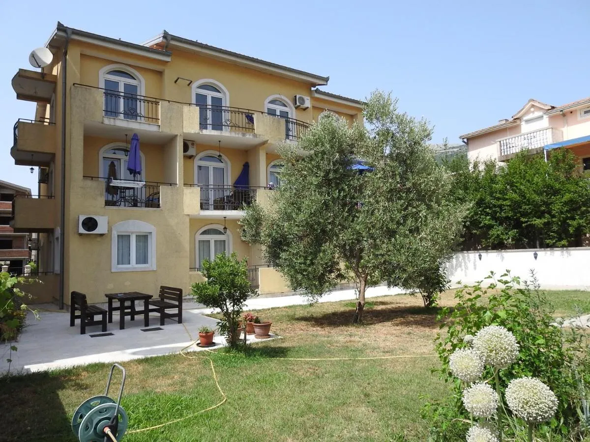 Image 5 of Luna Apartments