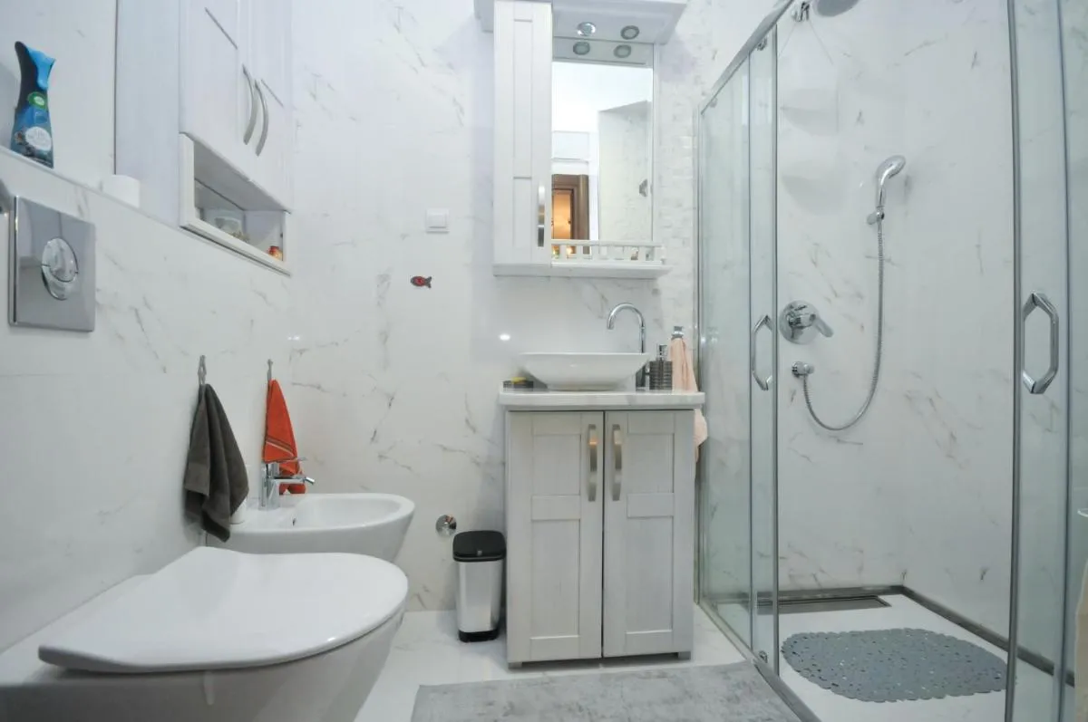 Image 2 of Lux Apartments MMS