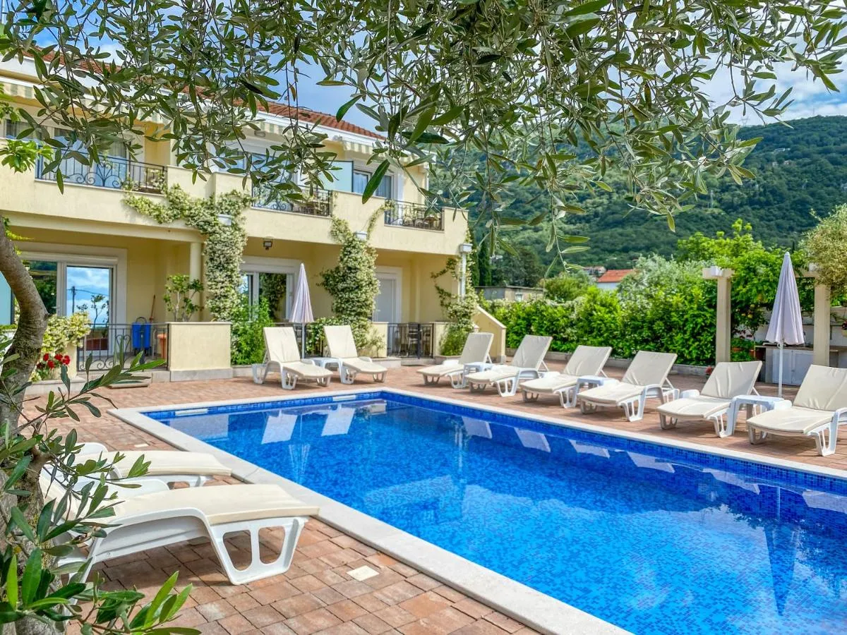 Image 2 of Luxurious Apartments Aria