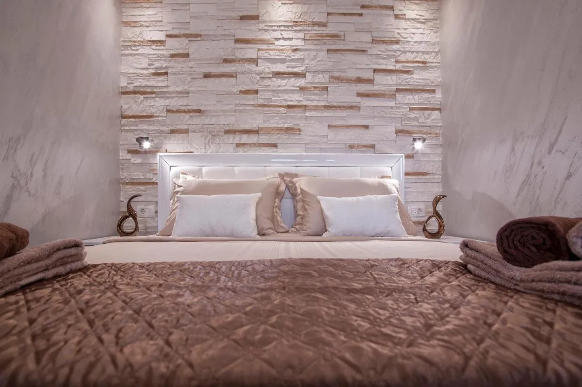 Image 2 of Luxury Boutique Studio Apartments