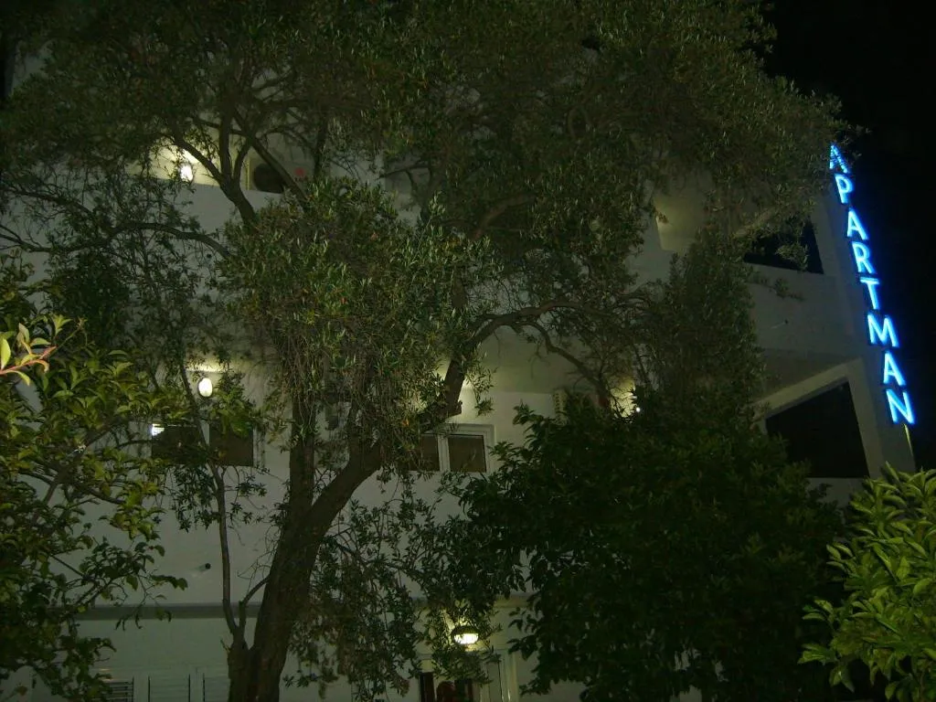 Image of Lyon Apartments