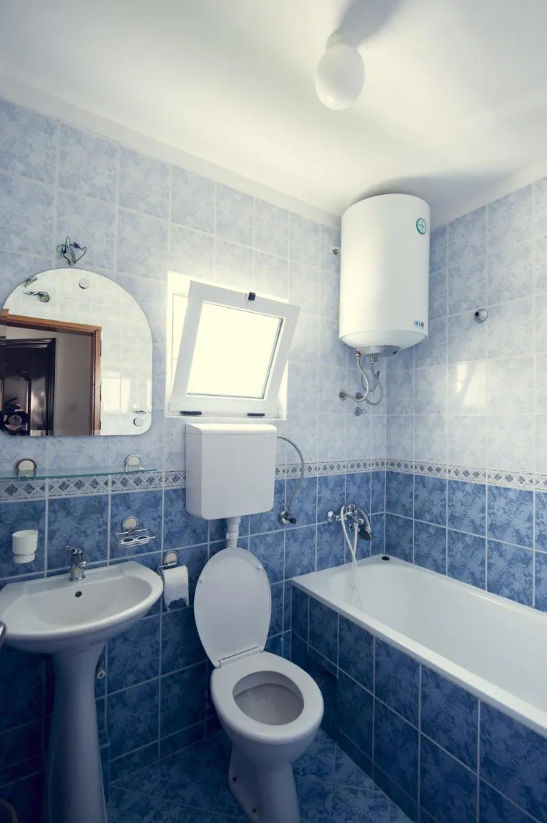 Image 3 of Lyon Apartments