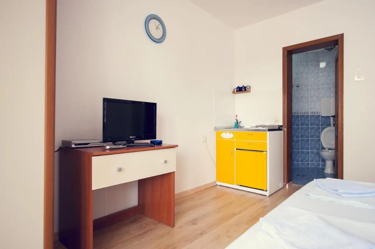 Image 4 of Lyon Apartments