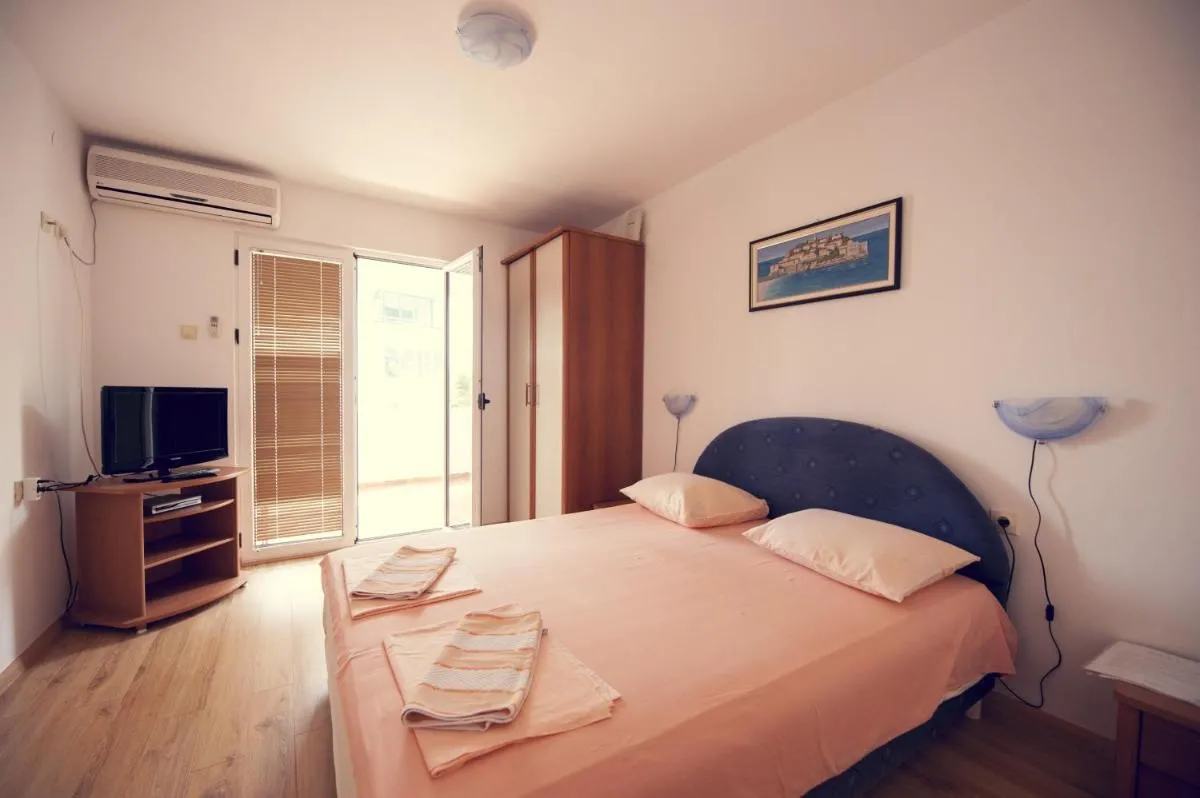 Image 6 of Lyon Apartments