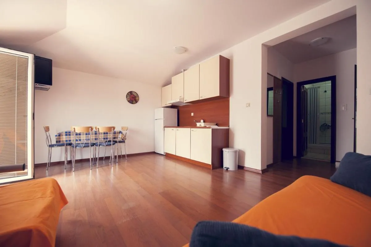 Image 2 of Lyon Apartments