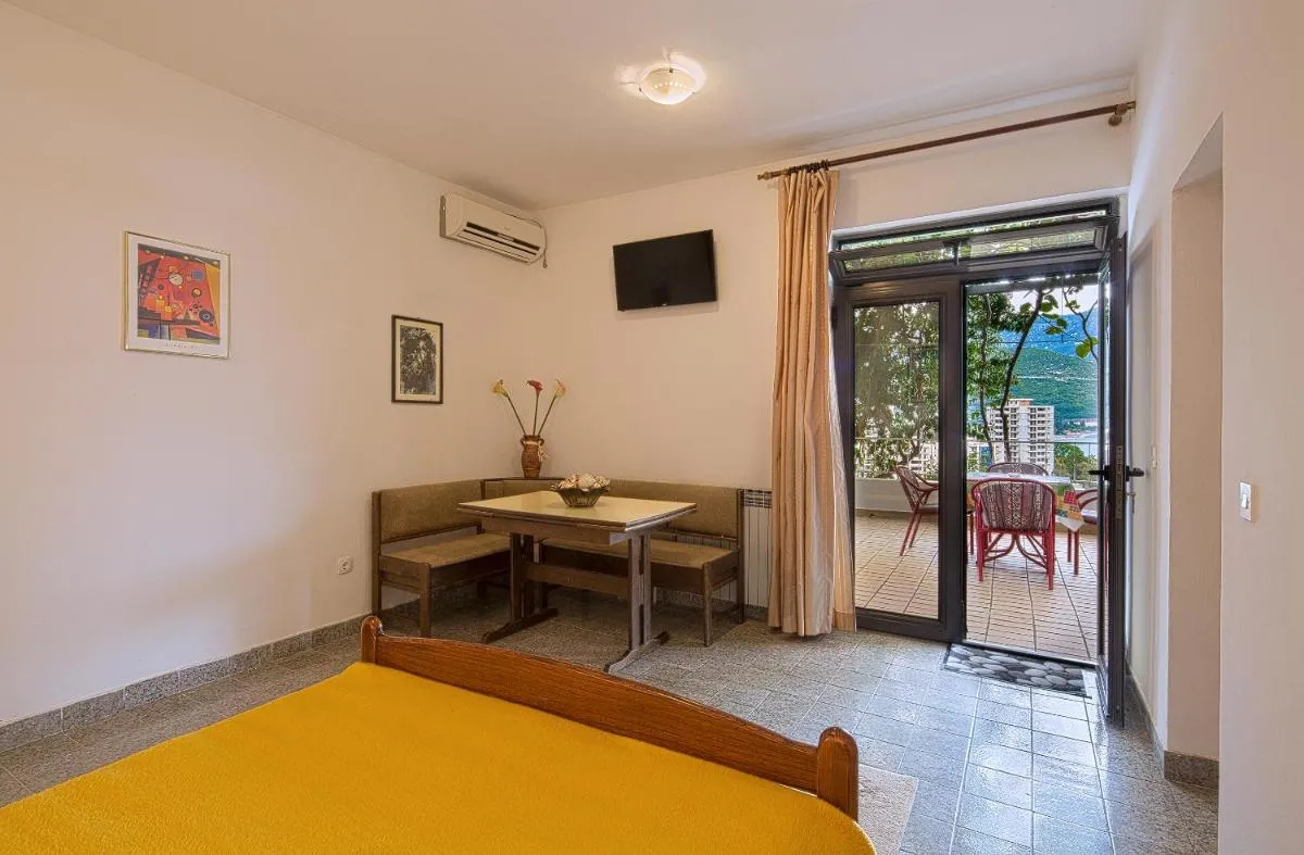 Image 4 of Madra Rooms and Apartments