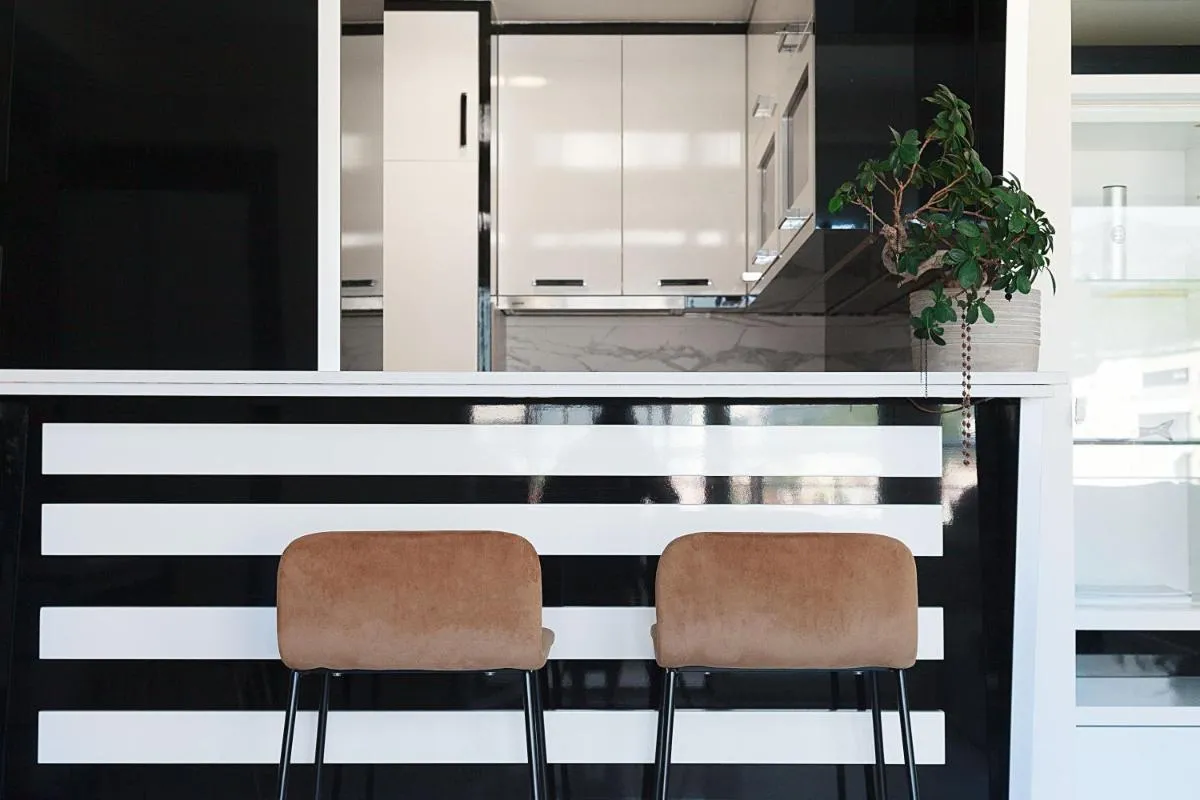 Image 4 of Modern 3-bedroom apt with private roof-top terrace