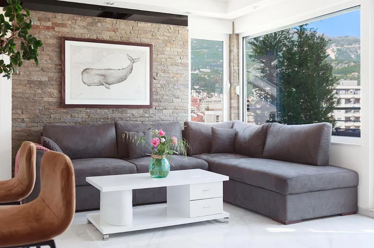 Image 6 of Modern 3-bedroom apt with private roof-top terrace