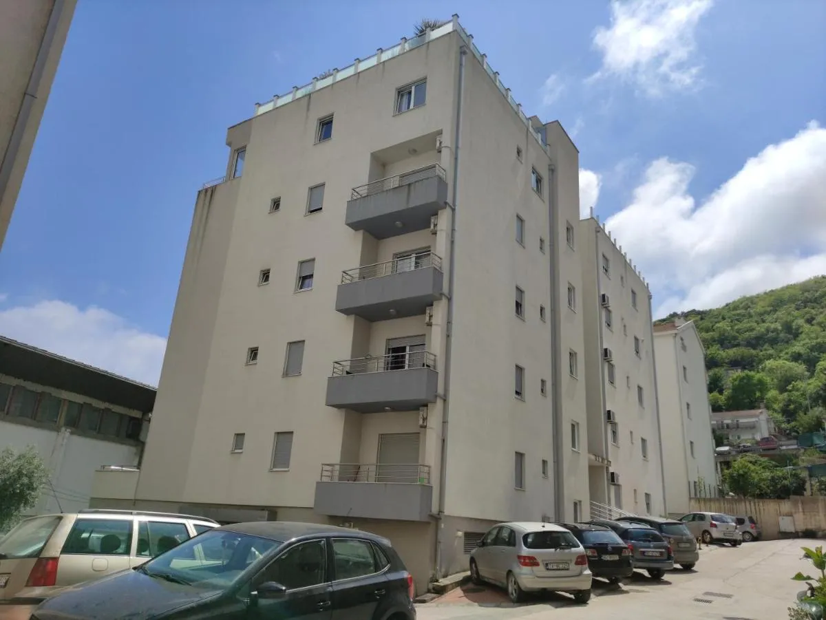 Image 1 of Modern 3-bedroom apt with private roof-top terrace