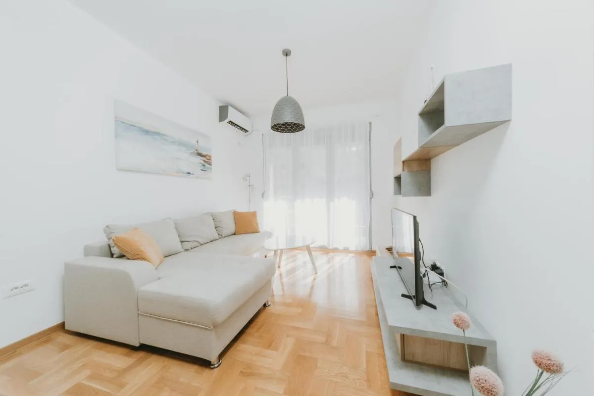 Image 2 of Modern Spacious Mediterranean New Building 48m2 flat plus free parking