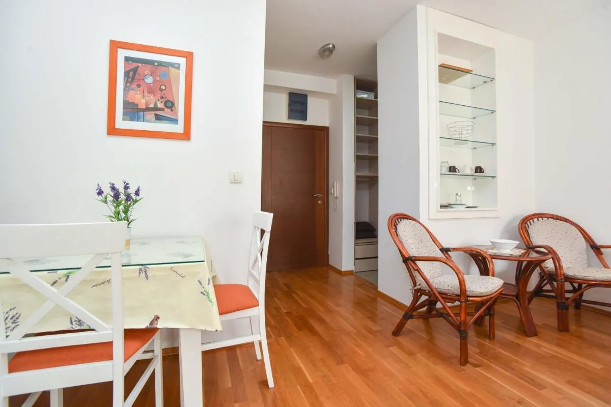 Image 2 of Modern Studio 200m from the Beach