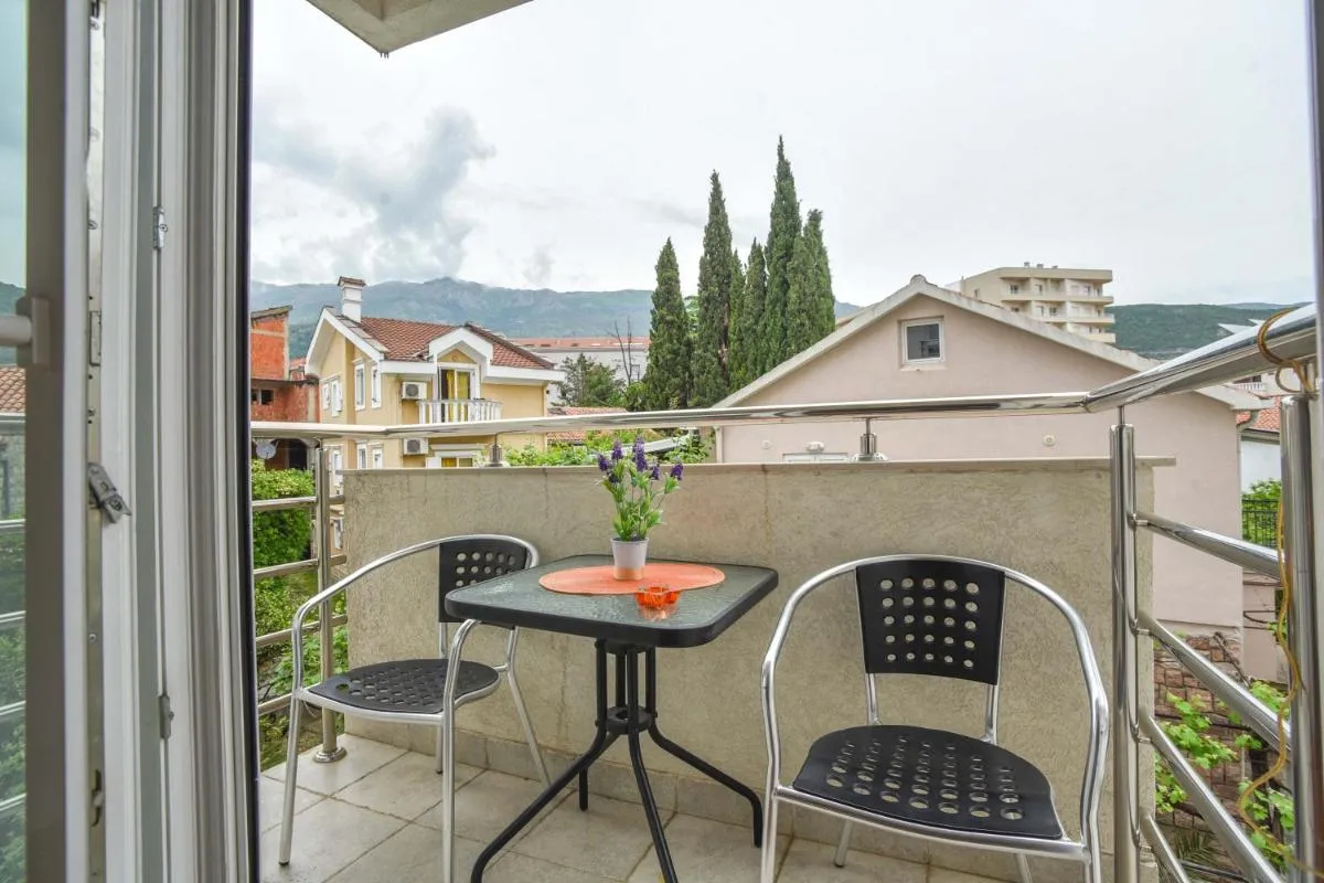 Image 4 of Modern Studio 200m from the Beach