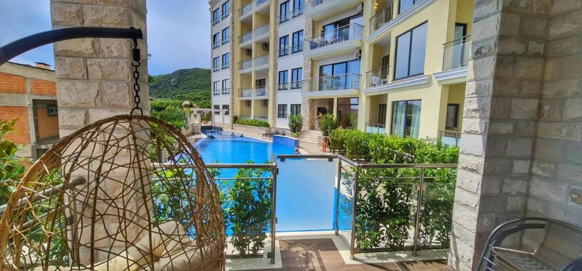 Image 2 of MonteDreams Royal