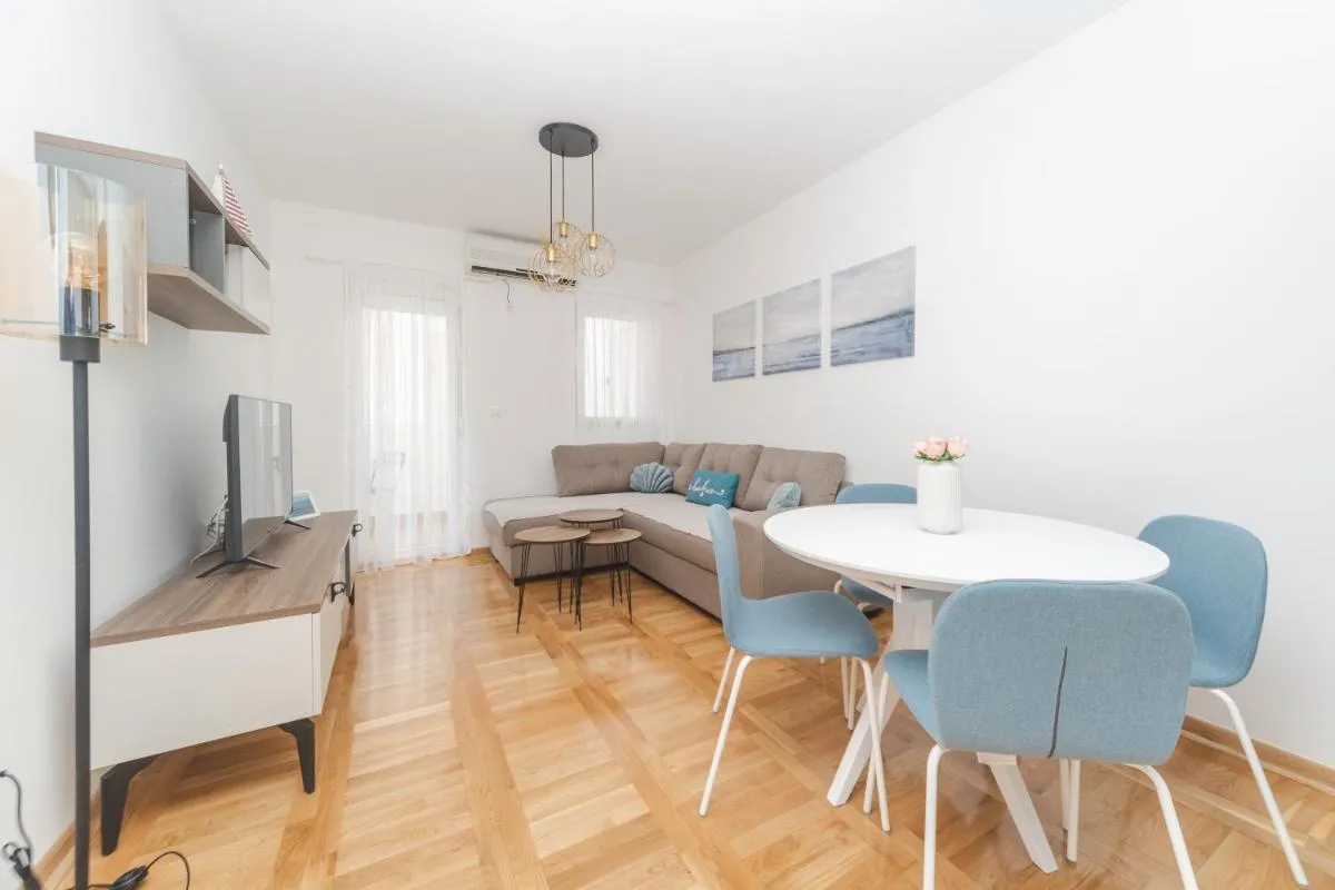 Image 2 of New Renovated Modern Cozy Mediterranean 42m2 flat plus free parking