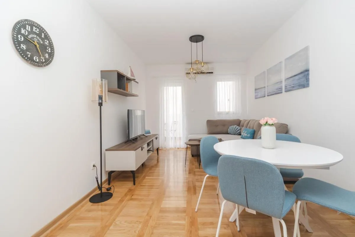 Image 1 of New Renovated Modern Cozy Mediterranean 42m2 flat plus free parking