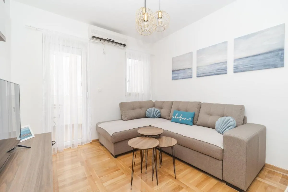 Image 3 of New Renovated Modern Cozy Mediterranean 42m2 flat plus free parking