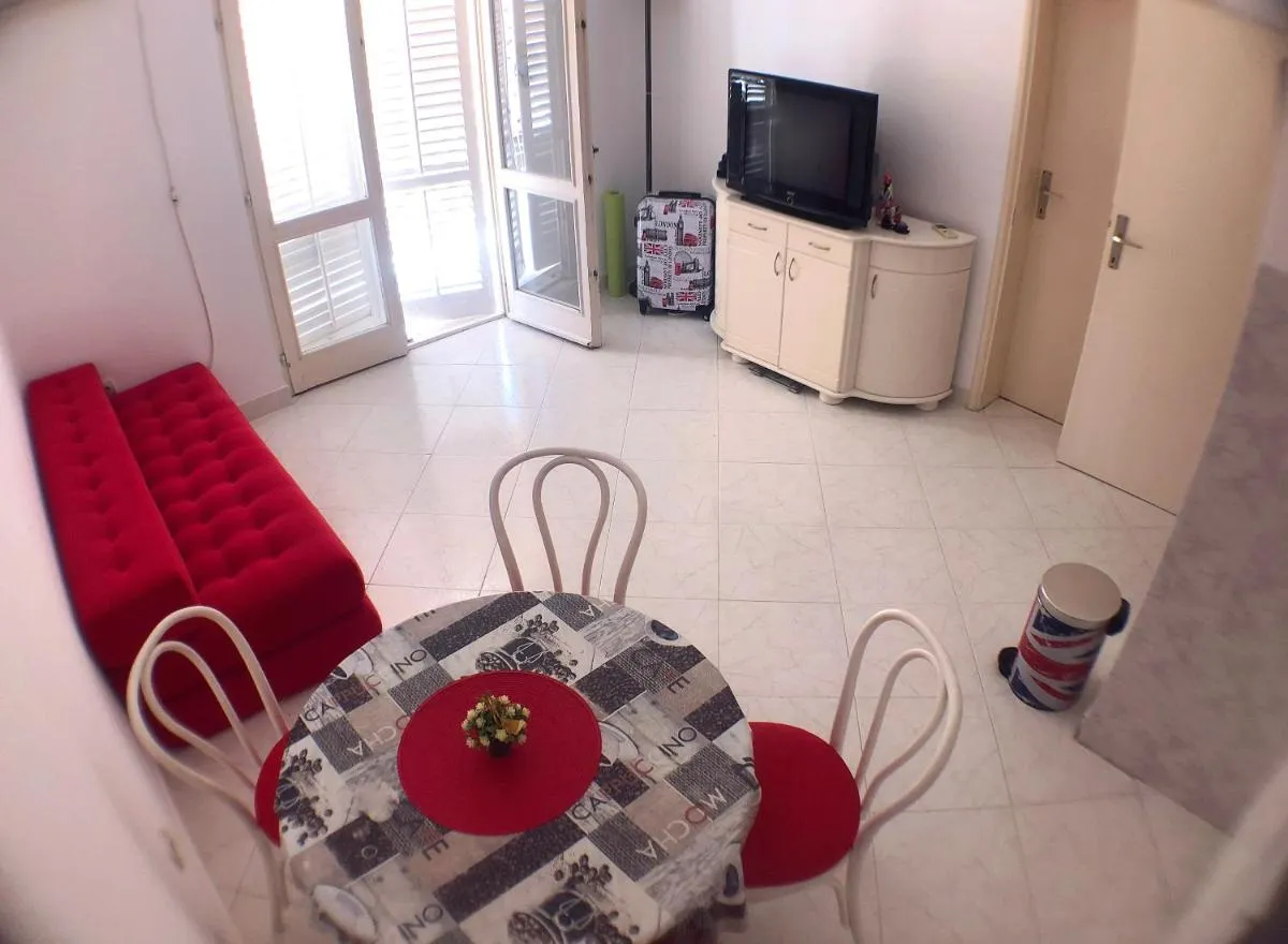 Image 2 of One bedroom Apartment 500m from the beach