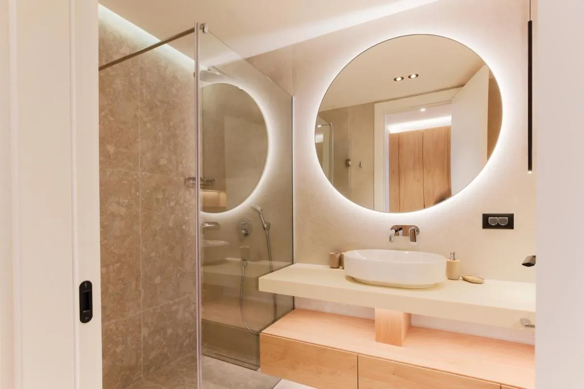 Image 6 of Onia Luxury