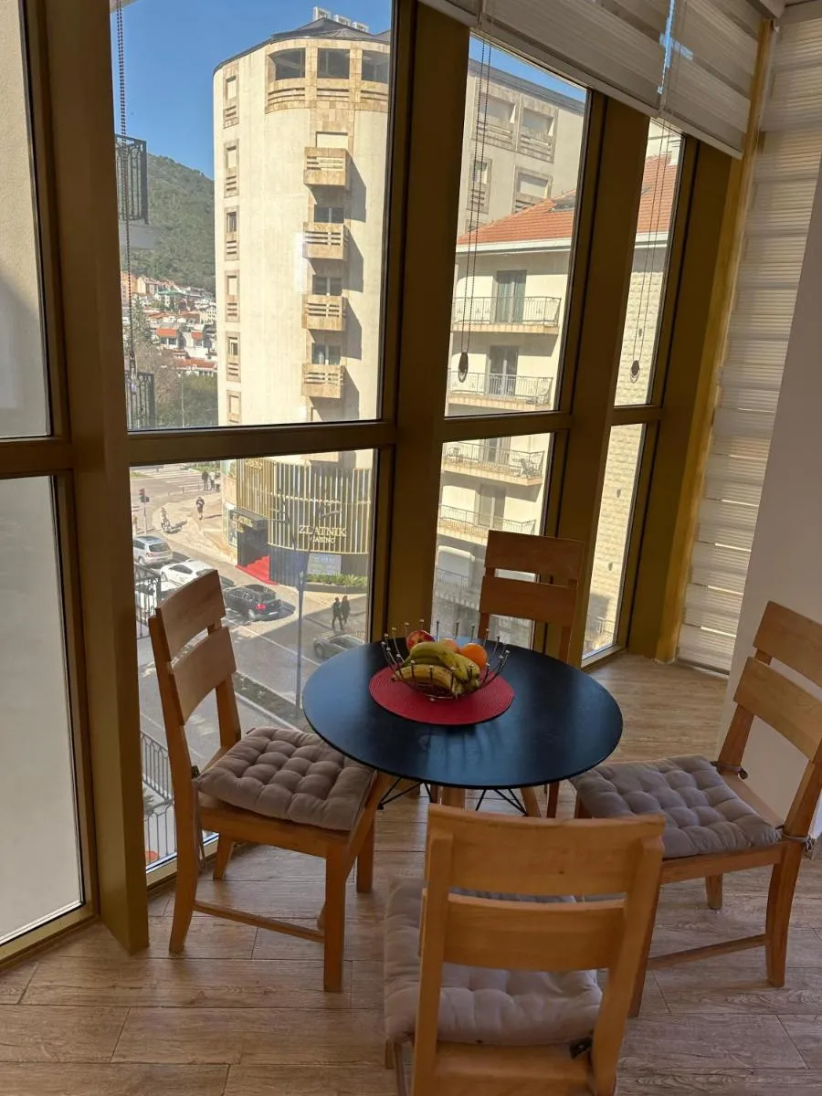 Image 6 of Orange Apartment 1