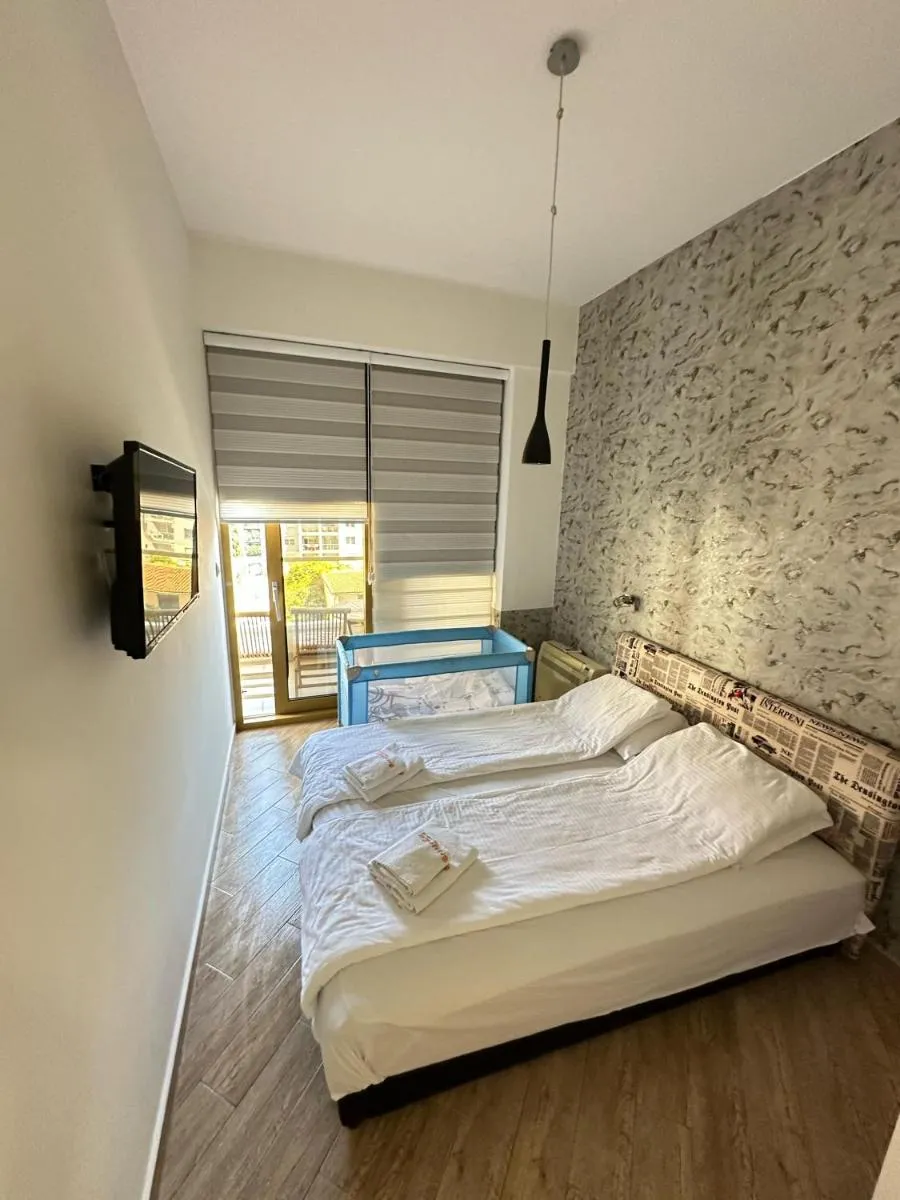 Image 4 of Orange Apartment 1